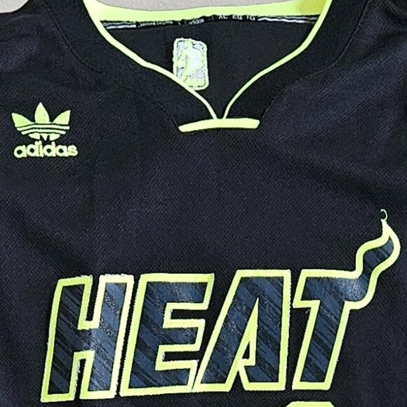 ADIDAS LeBron James Miami Heat *LIMITED EDITION* JERSEY and SHORTS SET - Picture 4 of 14